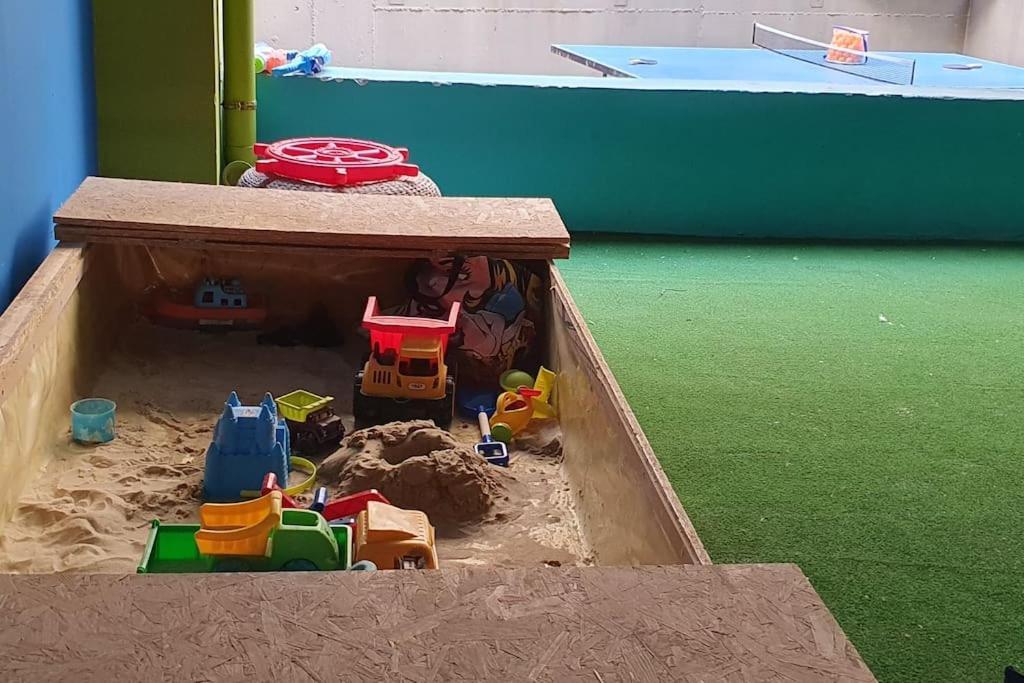 Central, Parking, Play Area, 1Km To The Sea 伊拉克利翁 外观 照片